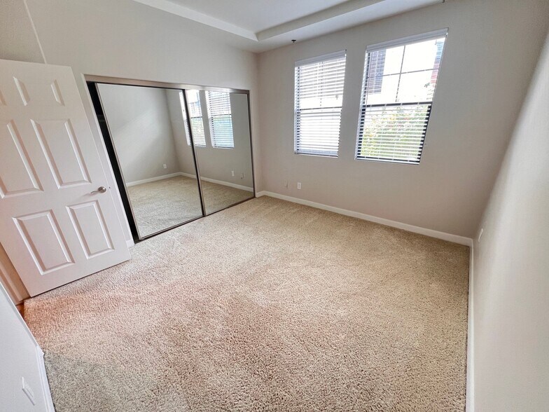 Building Photo - 4623 Willis Ave