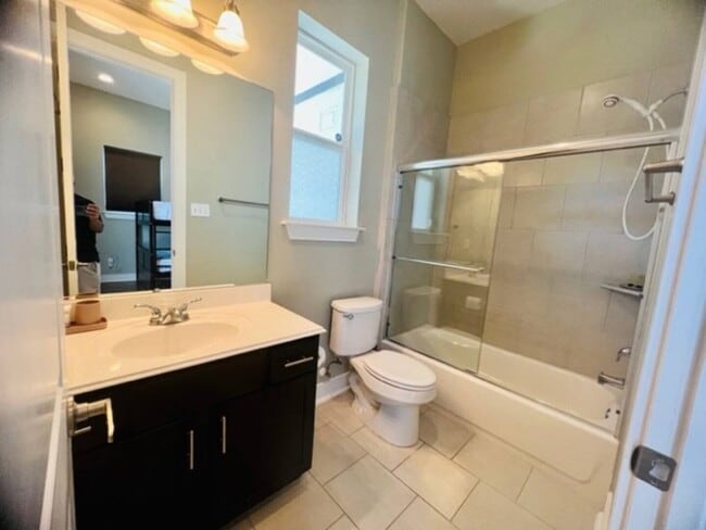 Building Photo - 1518 Tarley St