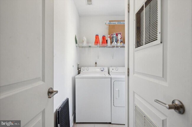 Building Photo - 1126 S 15th St