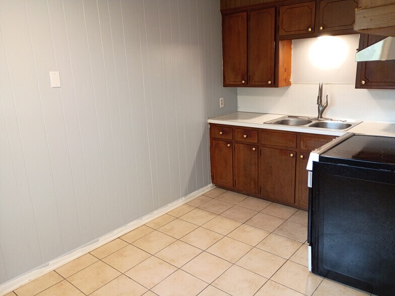 Kitchen - 1714 S 28th St