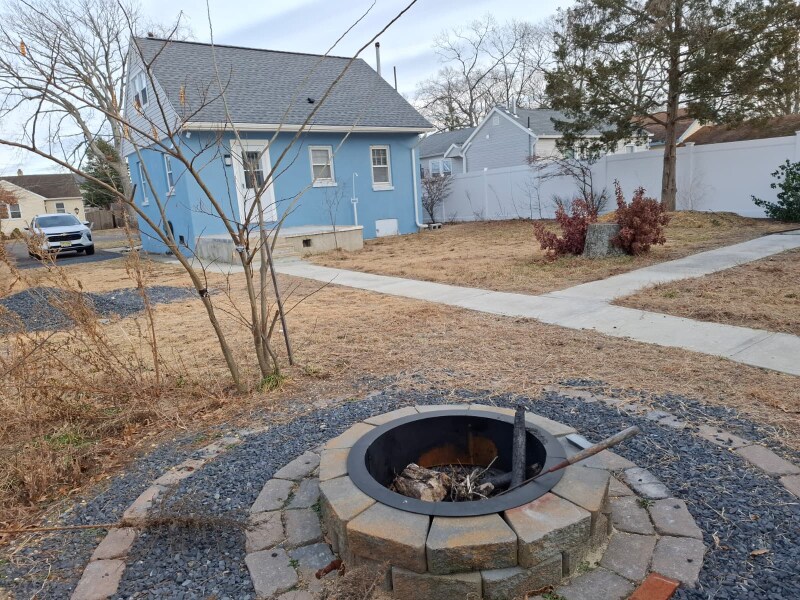 Building Photo - 8 Bash Rd