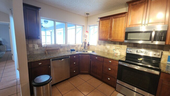 Building Photo - The Woodlands of Palm Coast- FURNISHED- 4 Bedroom 2 Bath- Long Term