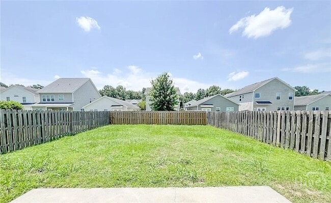 Building Photo - 221 Chapel Lake S