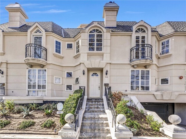 Building Photo - 309 N Almont Dr