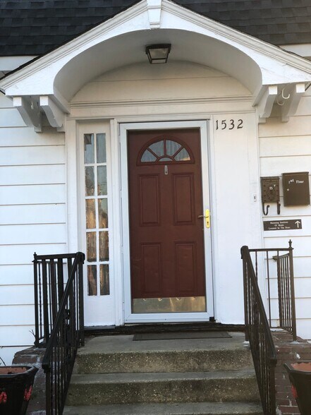 Building Photo - 1532 Emerson Pl