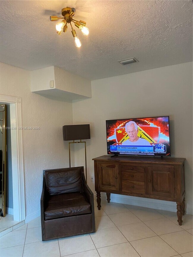 Building Photo - 5495 SW 68th Ave