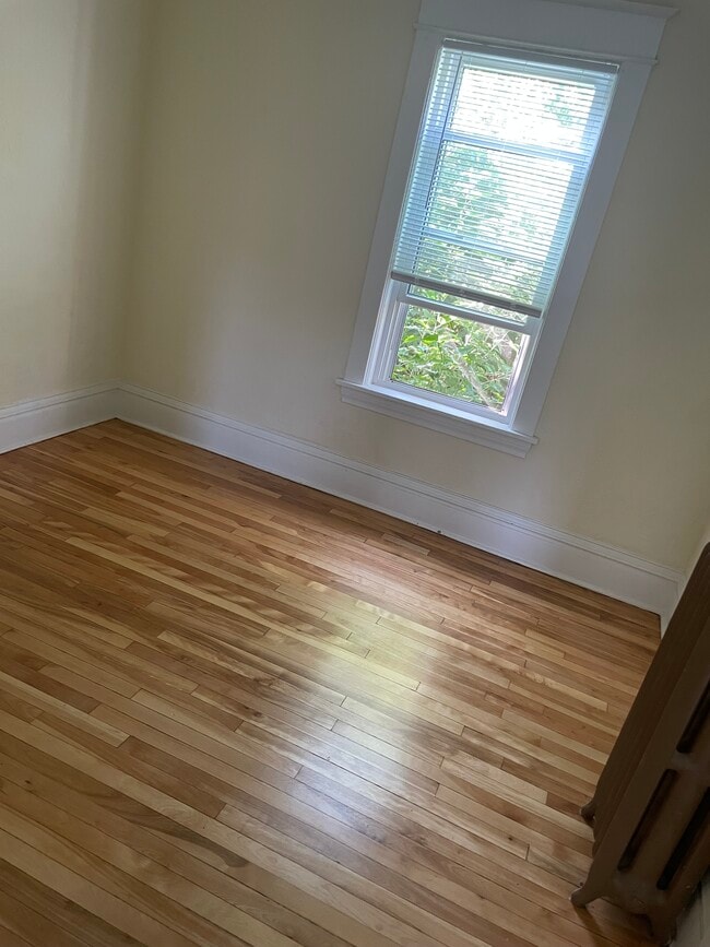 Building Photo - 389 Fairview Ave N Unit 1