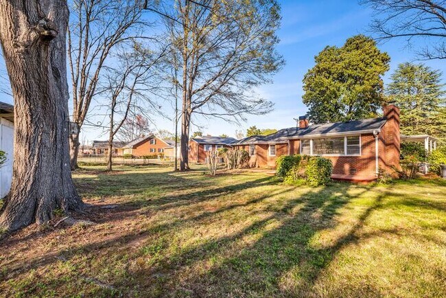 Building Photo - NW - Large Brick Ranch, Updated, Hardwoods, LR, DR, Den, Two Decorative Fire Places, Fenced, Stor...