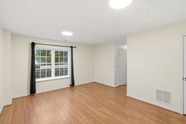 Building Photo - 15663 Viewpoint Cir