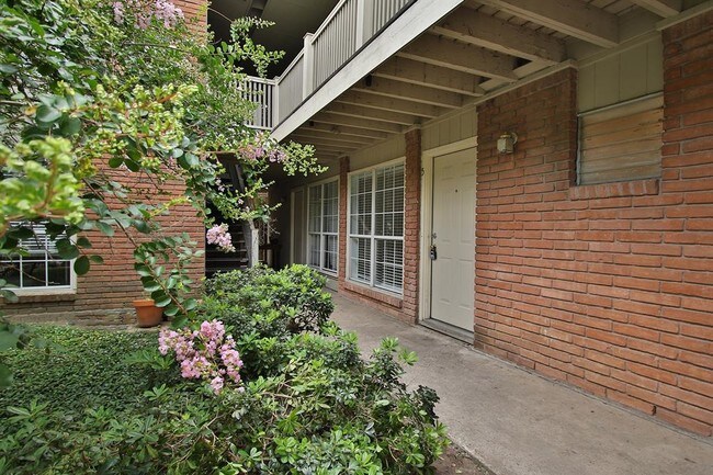Building Photo - 3702 Flora St