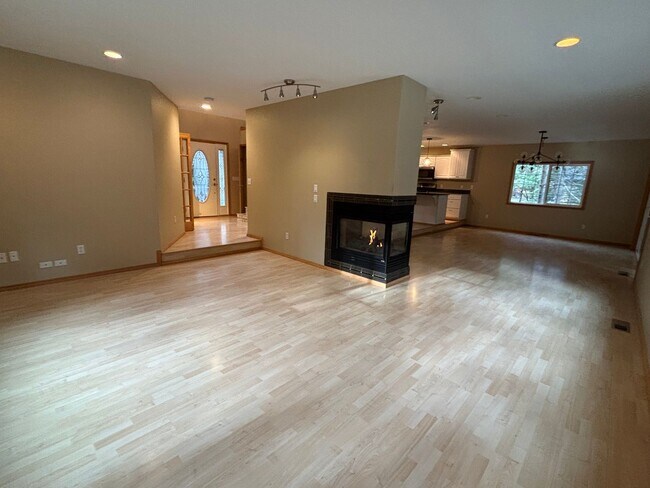 Building Photo - Beautiful Home on 1.2 Acres in Sandpoint