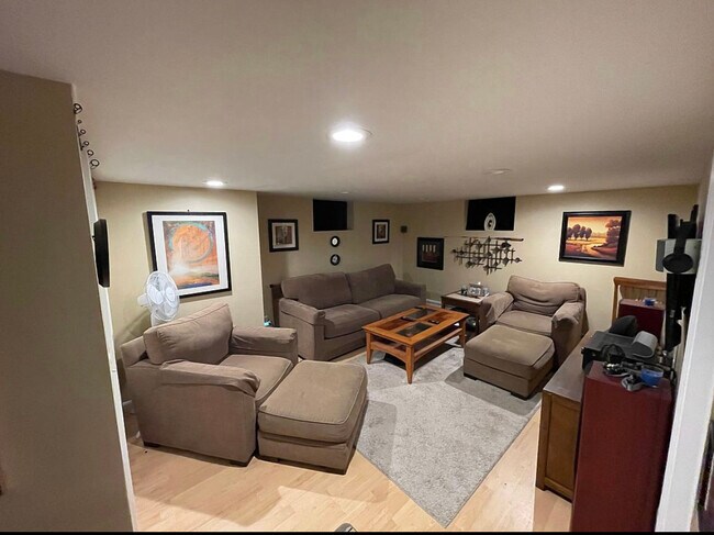 Building Photo - 180 Fish Rd