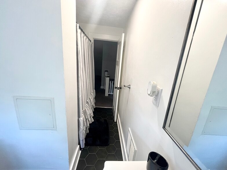 Building Photo - 645 Eastern Ave