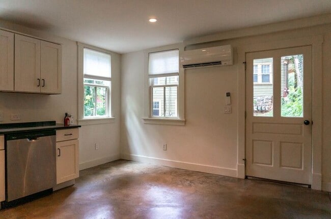 Building Photo - 23 Courtland Ave