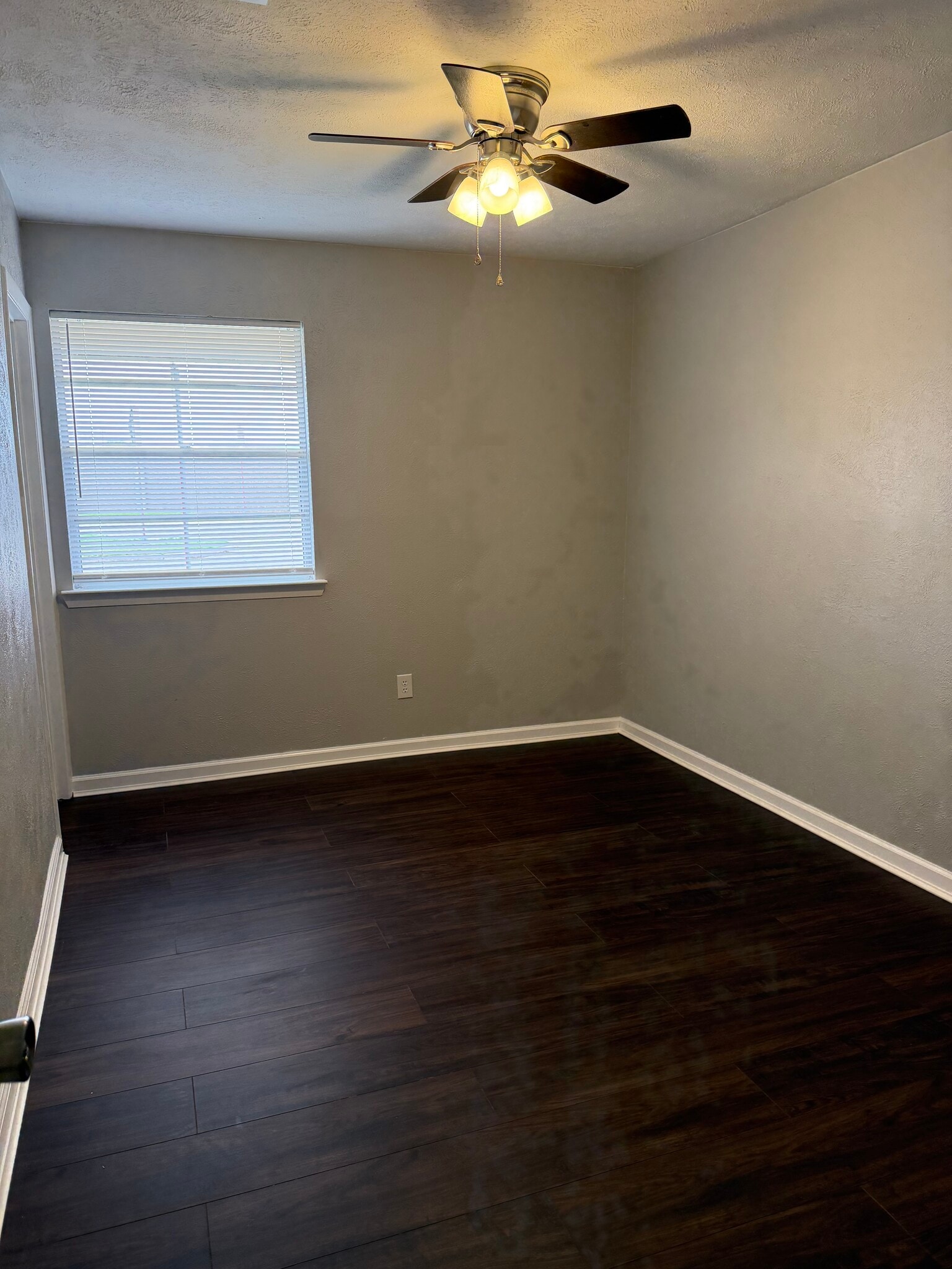 Building Photo - 519 Wren Ave