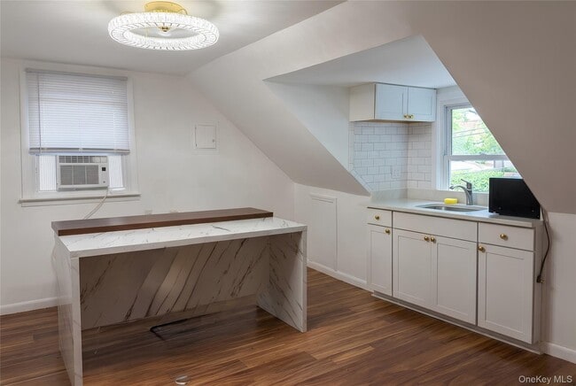 Building Photo - 13 Cedarwood Dr