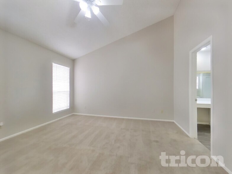 Building Photo - 9607 N 88th Dr