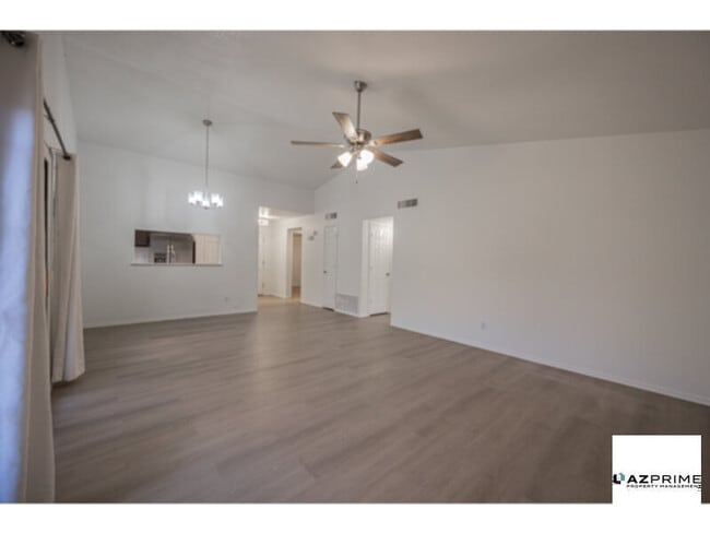 Building Photo - A Distinguished 2/2 Single-Level Townhome ...