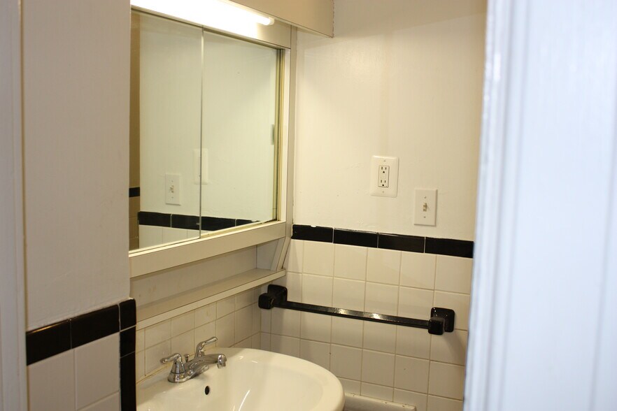 Building Photo - 3409 Greenway