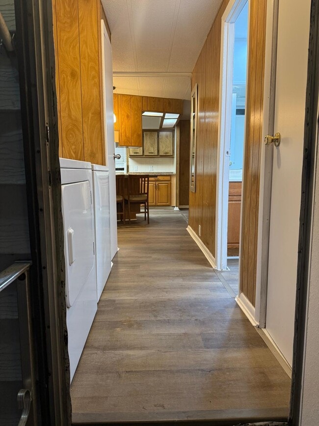 Building Photo - 11621 Venetian Ave