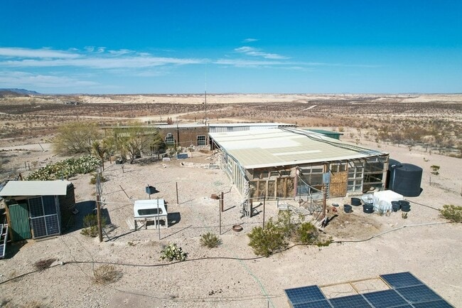 Building Photo - 400 N Smiling Dog Trail