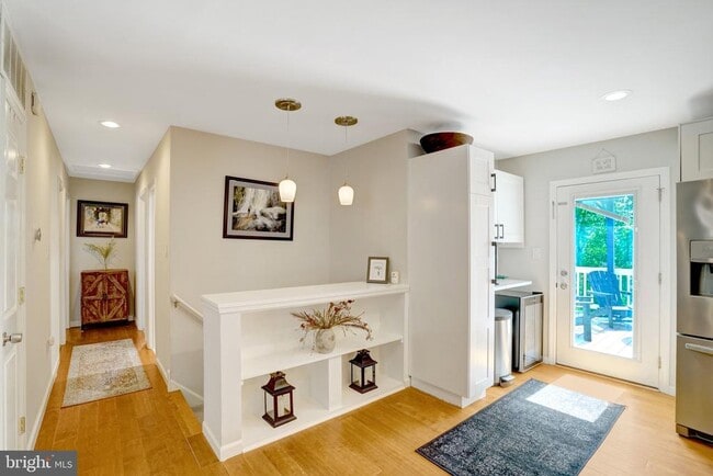 Building Photo - 6510 Carriage Dr