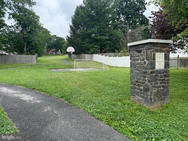 Building Photo - 7514 Braemar Ct