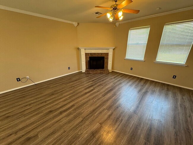 Building Photo - 217 Tepee Dr