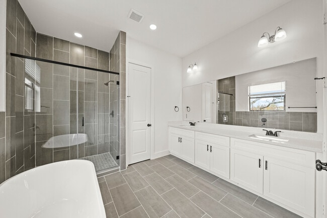 Building Photo - 3419 Tuam St