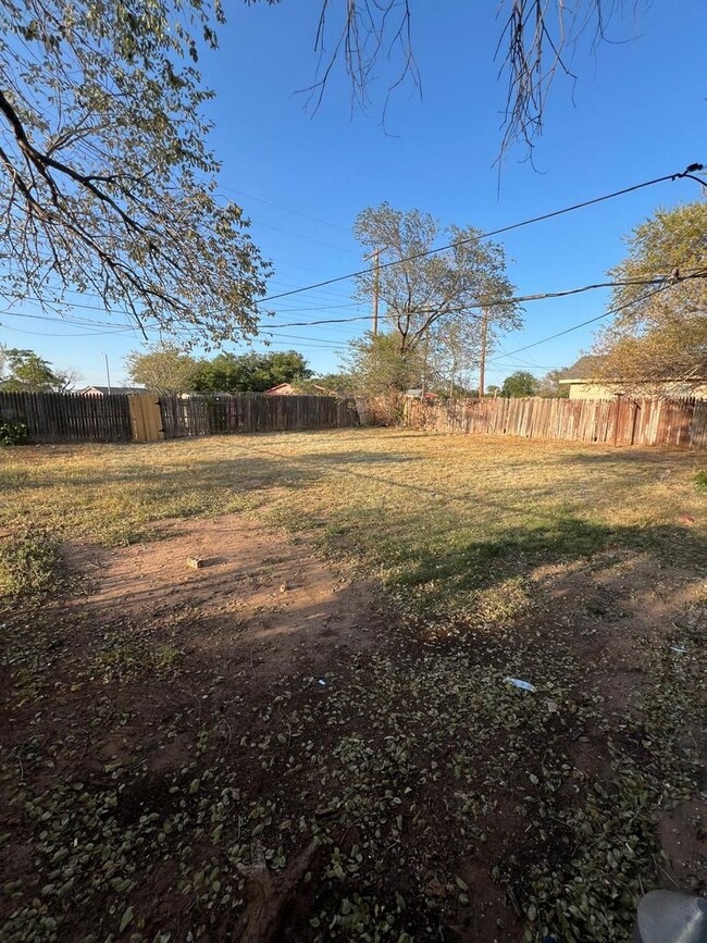 Building Photo - $0 First Month's Rent / $0 Deposit at Move-in