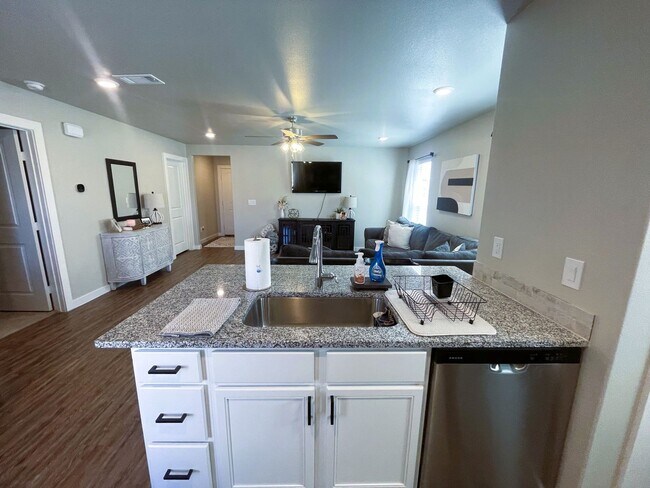 Building Photo - Stunning Two Bedroom Home In Bell Farms!