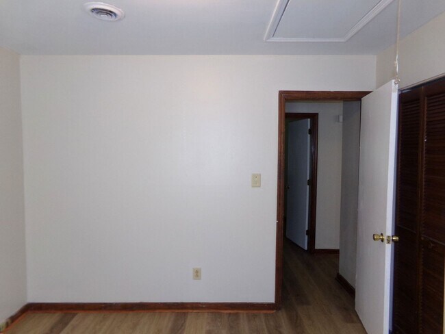 Building Photo - Charming Duplex in Havelock