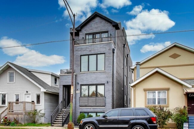 Building Photo - 3320 N Narragansett Ave