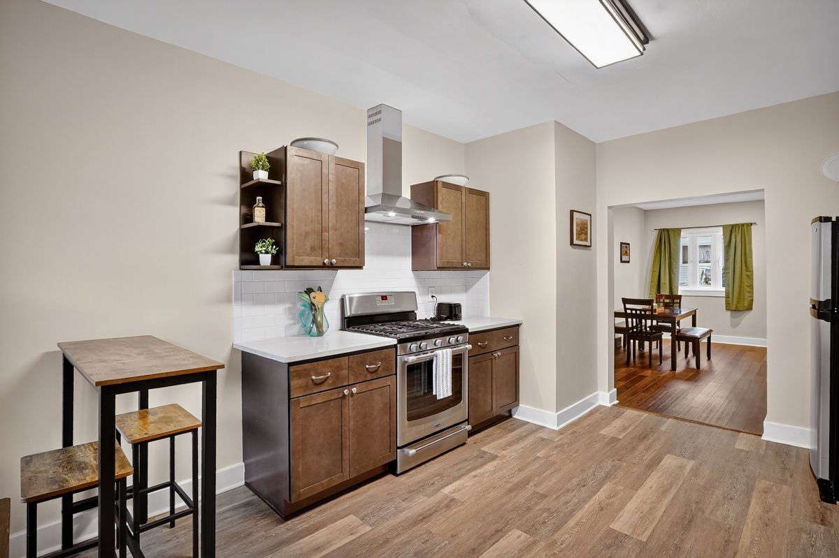 Building Photo - 3225 Mary St