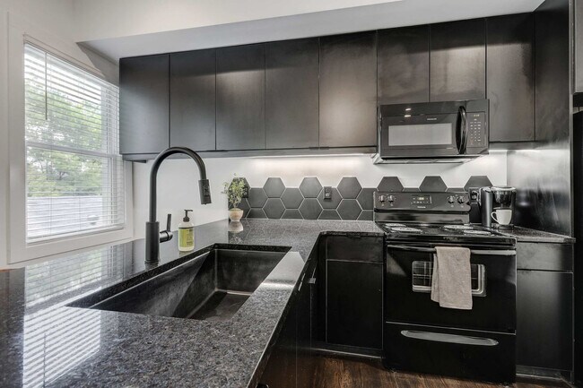 Building Photo - 940 Piedmont Ave NE