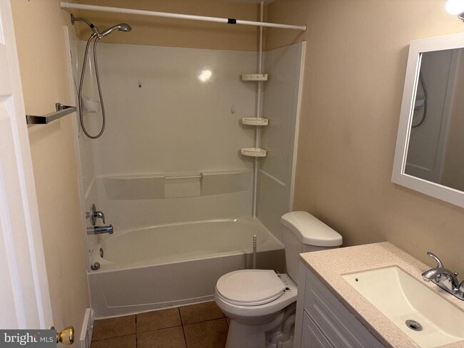 Building Photo - 119 Larch Ave