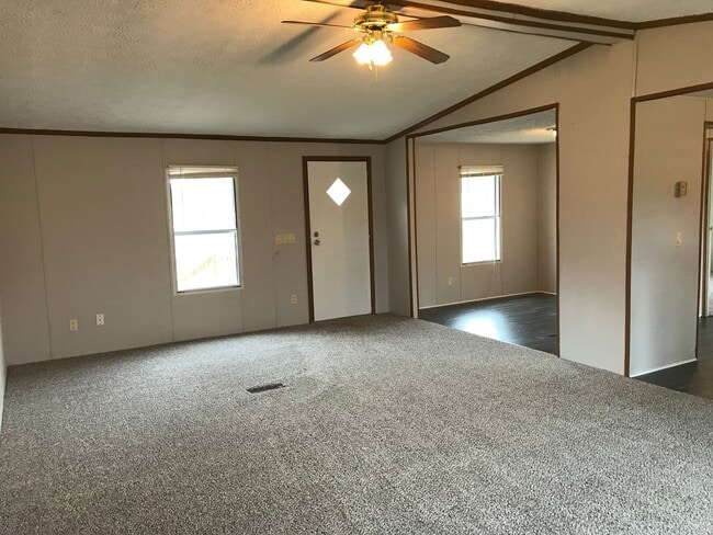 Building Photo - 3 Bedroom 2 Bath Home on 2 Acres For Rent!