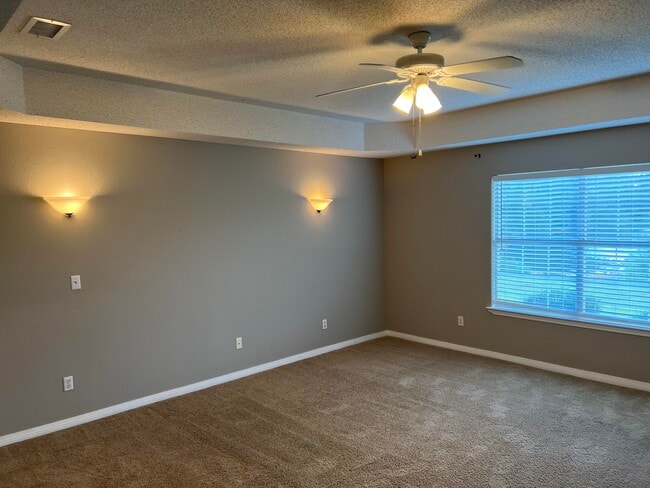 Building Photo - 195 S Shore Dr