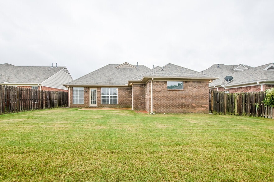 Building Photo - 938 Classic Cove