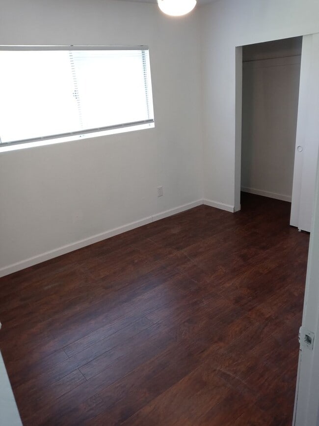 Building Photo - Upgraded 2b/1b duplex for rent!