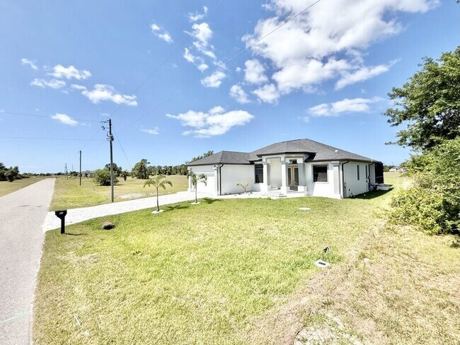 Building Photo - 20 Coxswain Dr