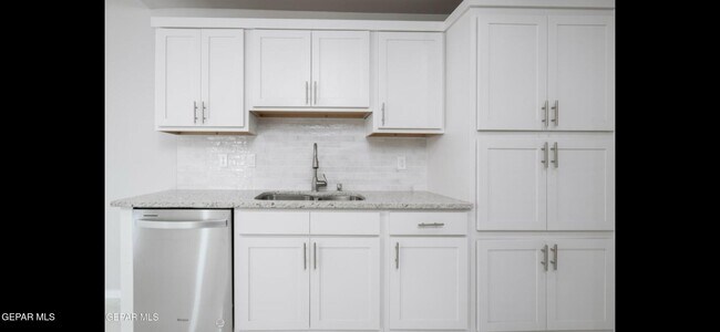 Building Photo - 15221 Gauge Ct