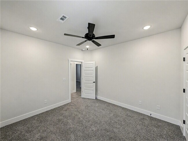 Building Photo - 6907 SW High Meadow Blvd