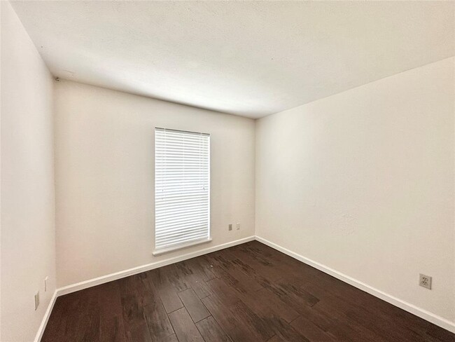 Building Photo - 10118 Spotted Horse Dr