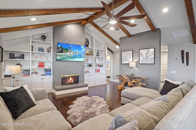 Building Photo - 413 Hollydale Dr