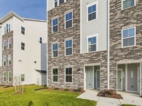 Building Photo - 8029 Lake Laurel Ln