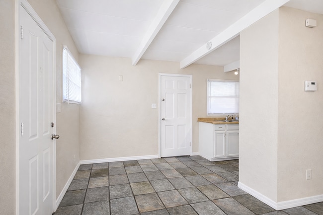 Building Photo - Refreshed and Beautiful 3/1 Move In Ready NOW!