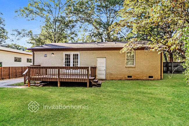 Building Photo - 1142 Eastview Dr