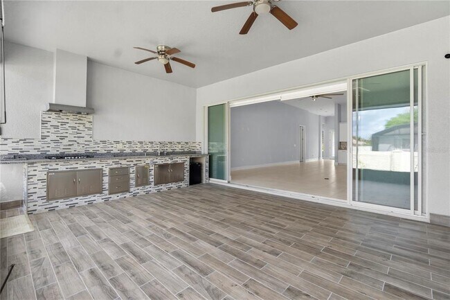 Building Photo - 2320 Symphony Cir