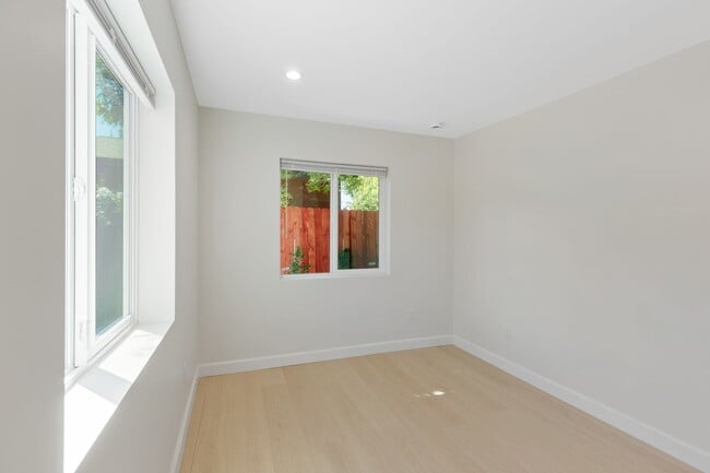 Building Photo - Private 1BD ADU Retreat with Spacious Private Rear Yard – Near CSUN